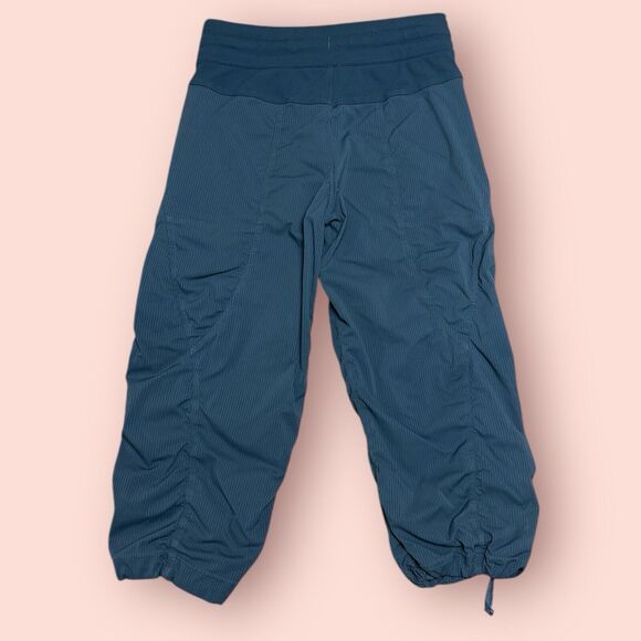 Lululemon Women's Size 4 Dance Studio Crop No Liner Soot Light Gray Pants - Picture 2 of 4